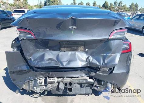 2022 Tesla Model Y Long Range Dual Motor All-Wheel Drive z USA, uszkodzony, nr VIN 7SAYGDEEXNF572277